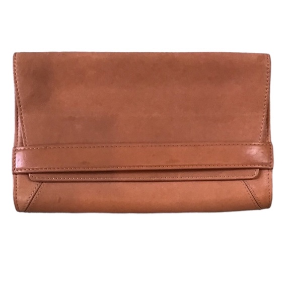 L.L. Bean Handbags - LL Bean Signature leather tan clutch